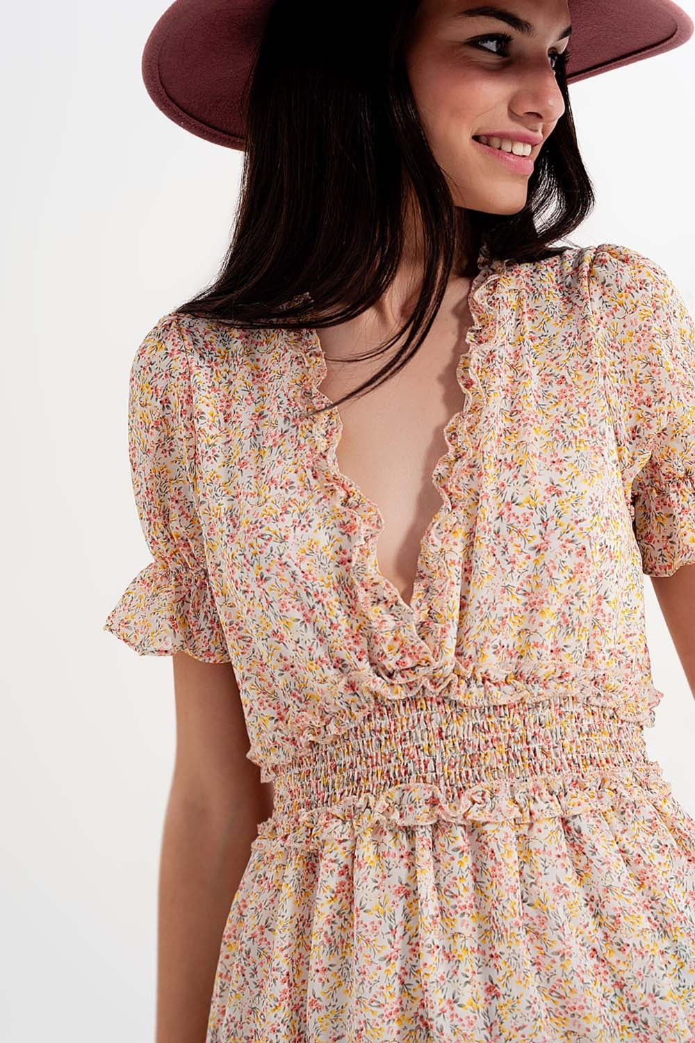 Robe patineuse courte style cache-cœur à devant froncé avec imprimé fleurs Jaune