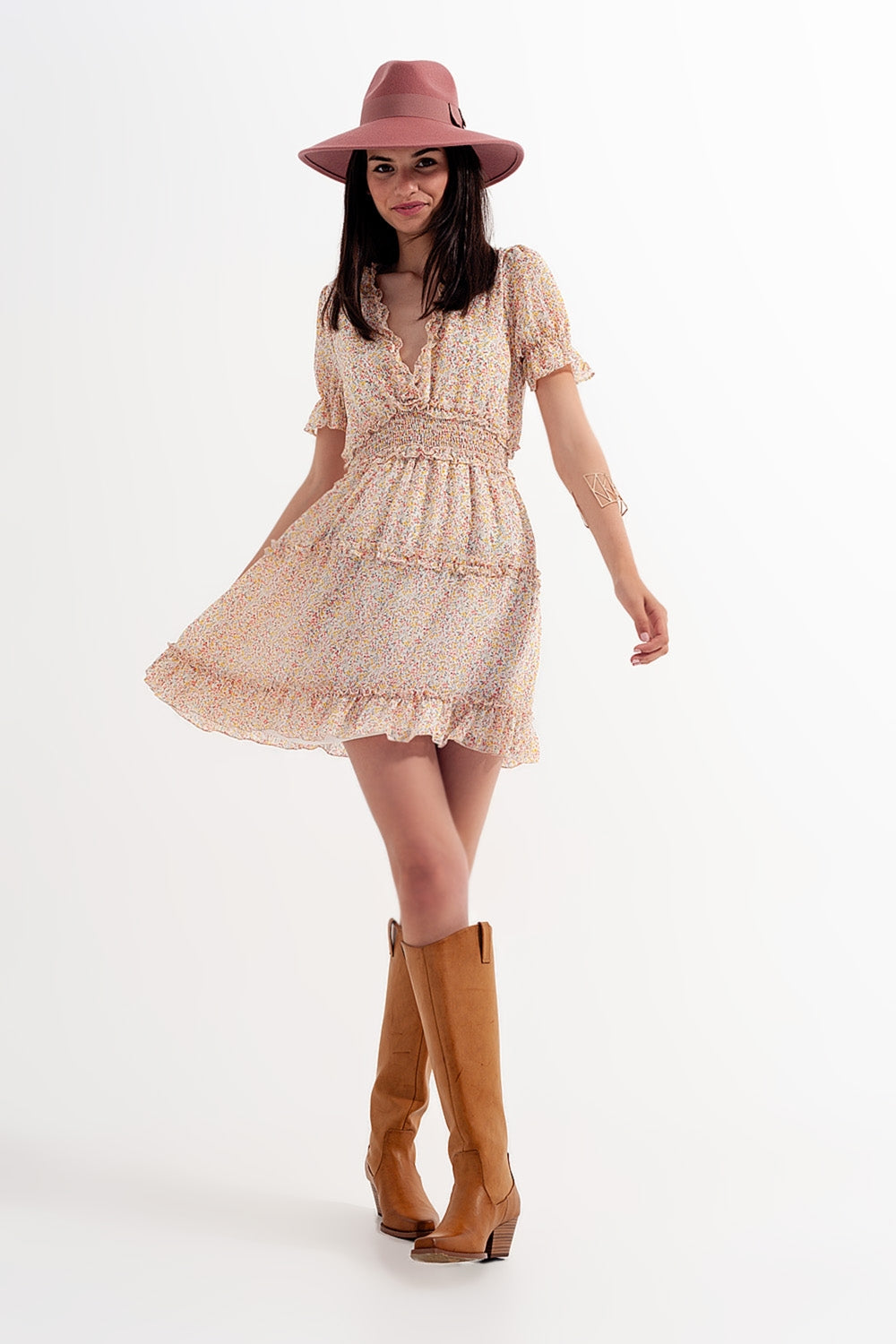 Robe patineuse courte style cache-cœur à devant froncé avec imprimé fleurs Jaune