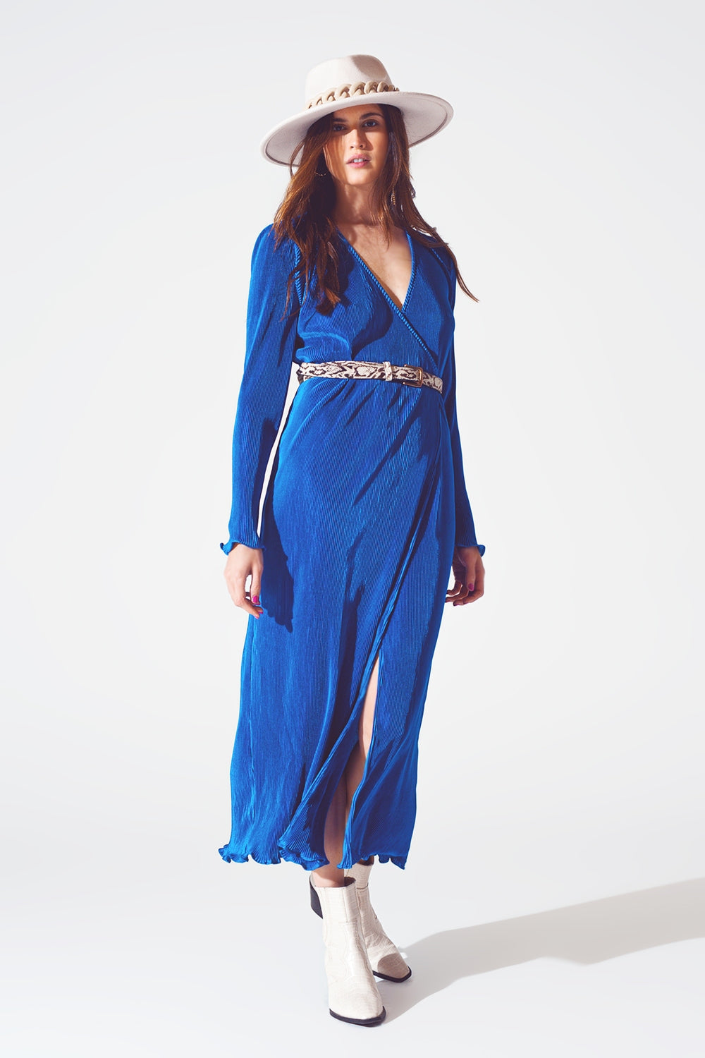 Robe plissée en satin avec détail enveloppant