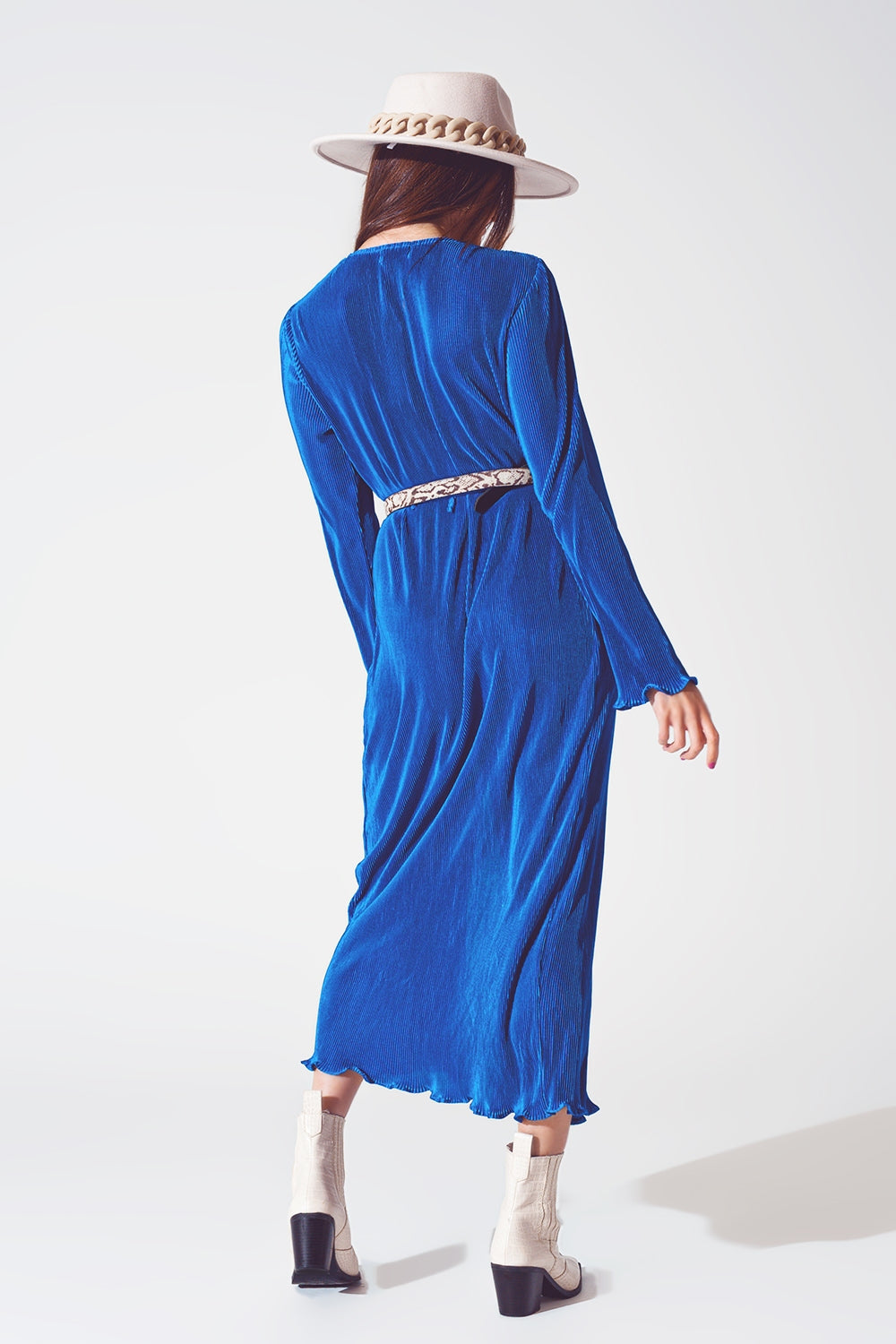 Robe plissée en satin avec détail enveloppant