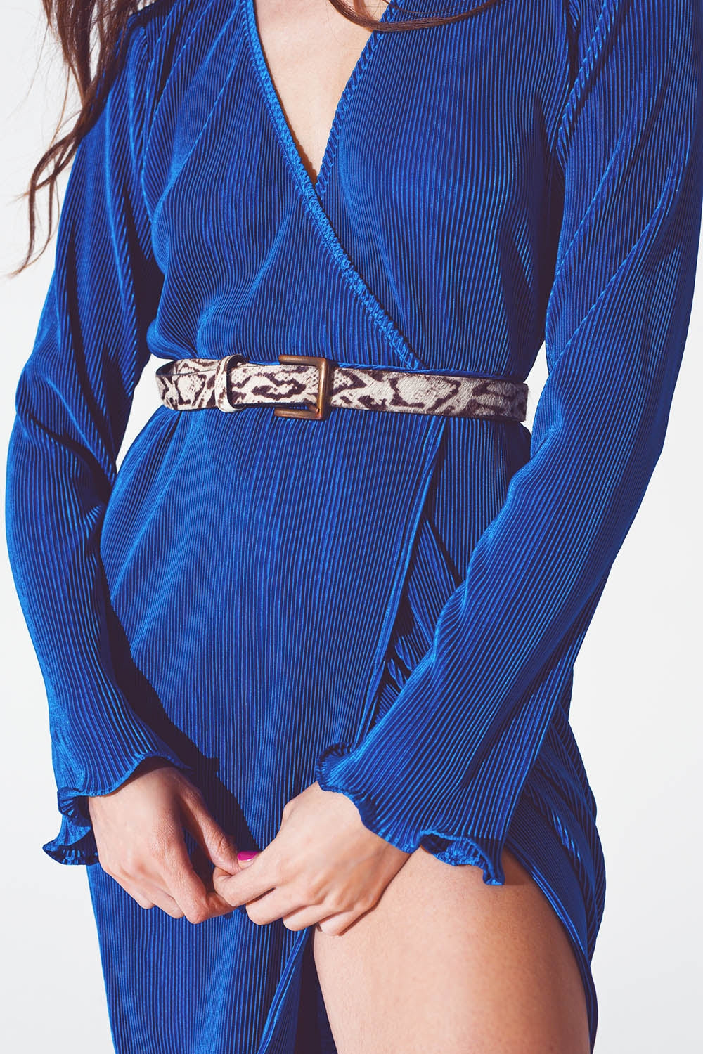 Robe plissée en satin avec détail enveloppant