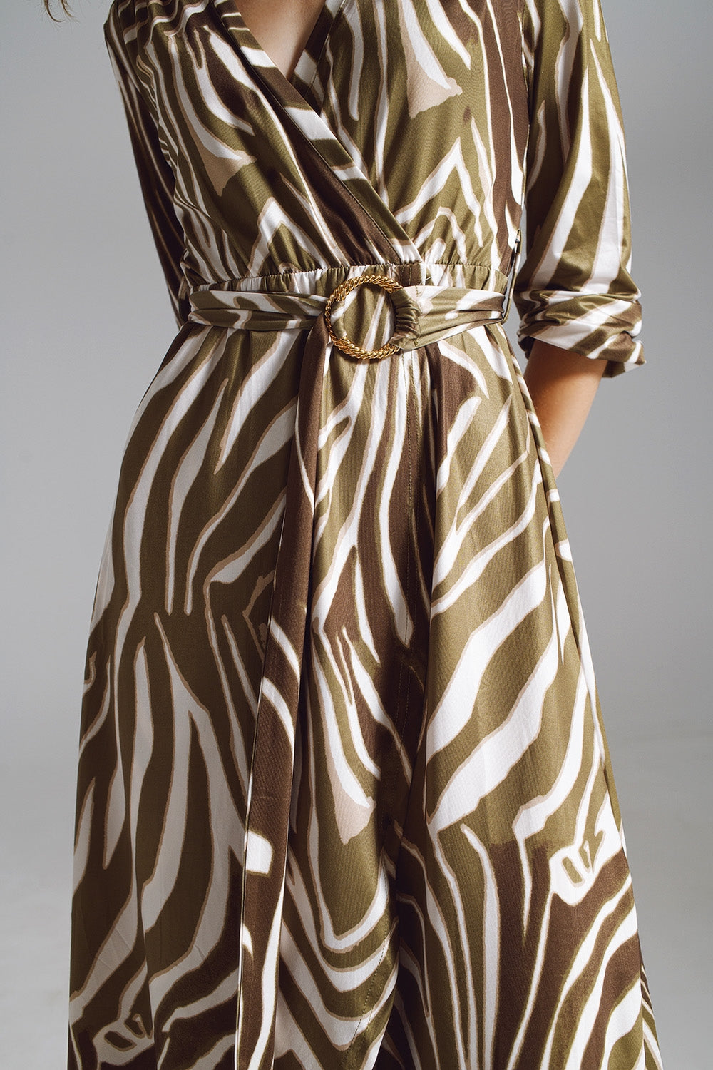 Robe portefeuille avec ceinture Midi dans un imprimé zèbre vert olive et crème