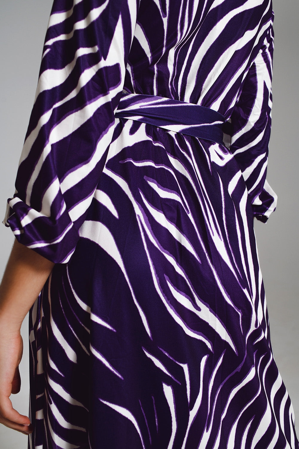 Robe portefeuille ceinturée Midi à imprimé zèbre violet et crème