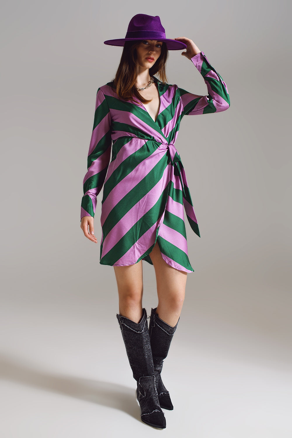 Robe portefeuille en satin à imprimé rayé lilas et vert