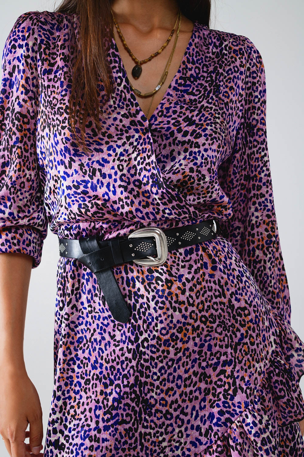 Robe portefeuille imprimé animal violet avec jupe à volants