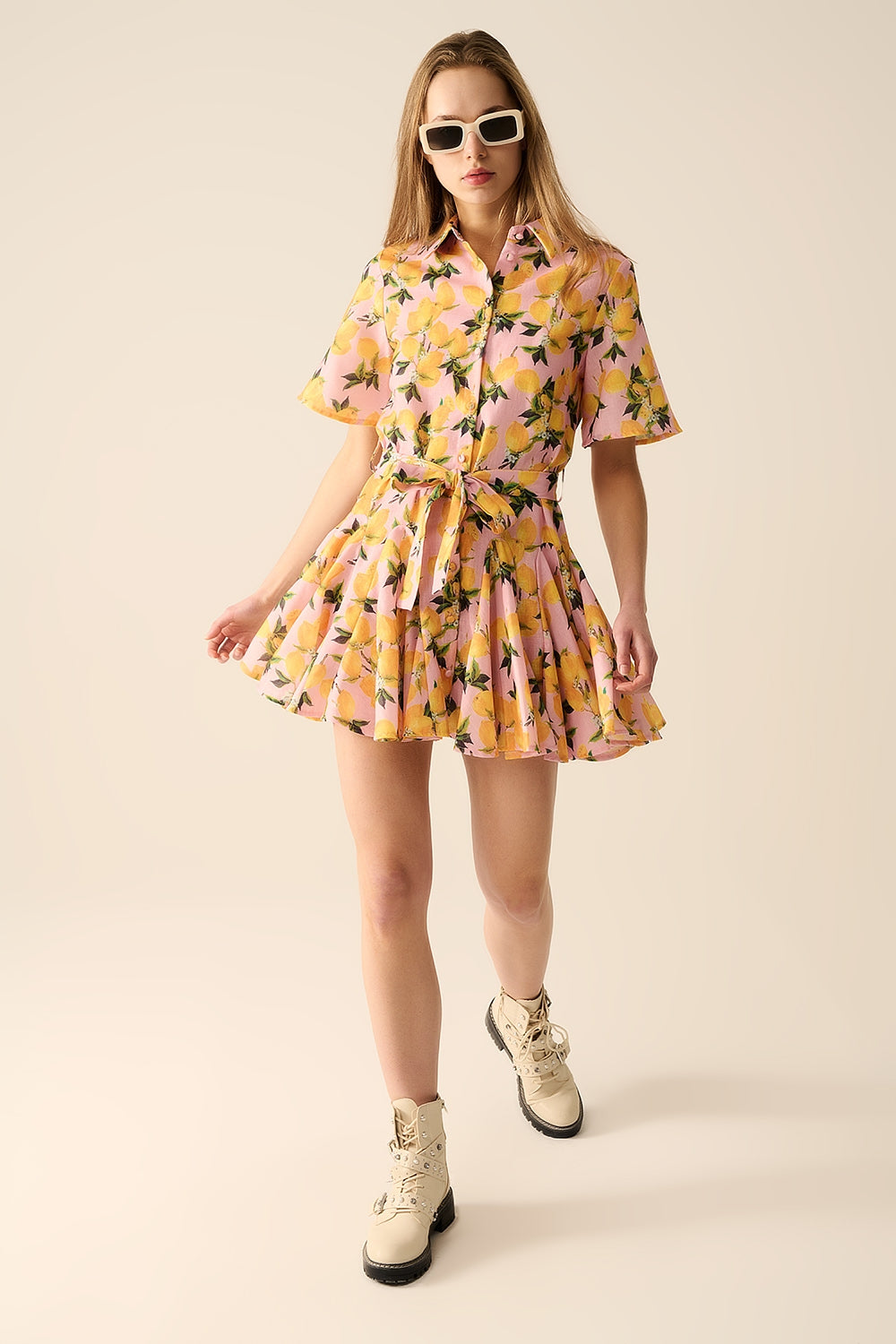 Q2 Robe romantique avec ceinture imprimé citron et manches courtes en rose