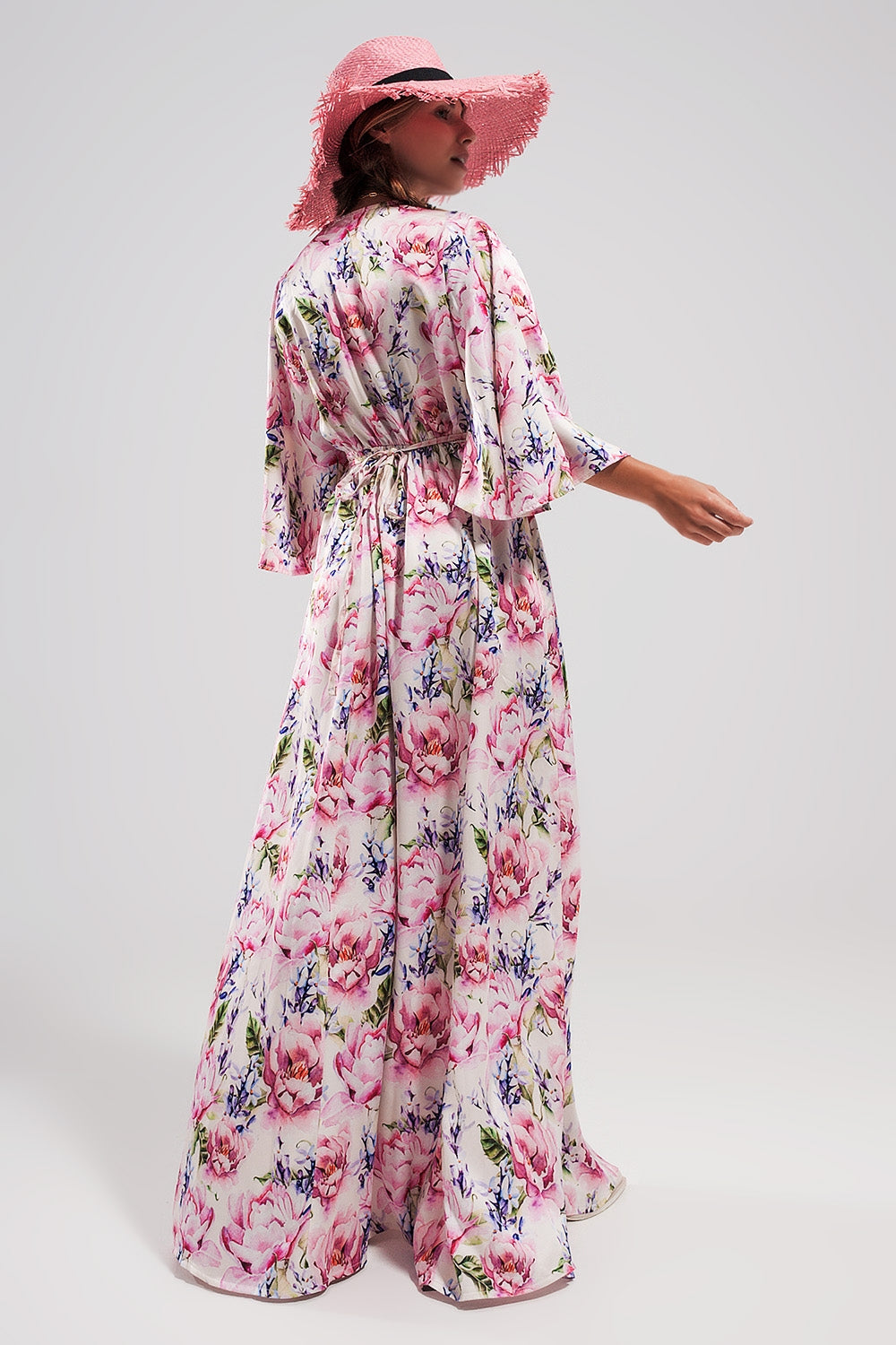 Robe rose longue à manches évasées et à fleurs