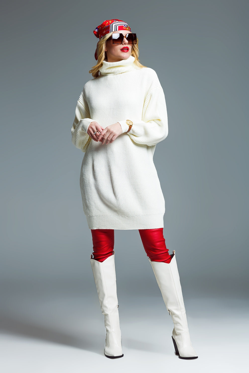 Robe surdimensionné en maille côtelée à col roulé en crème