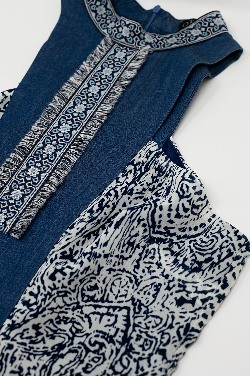 Robe swing bleue avec col montant