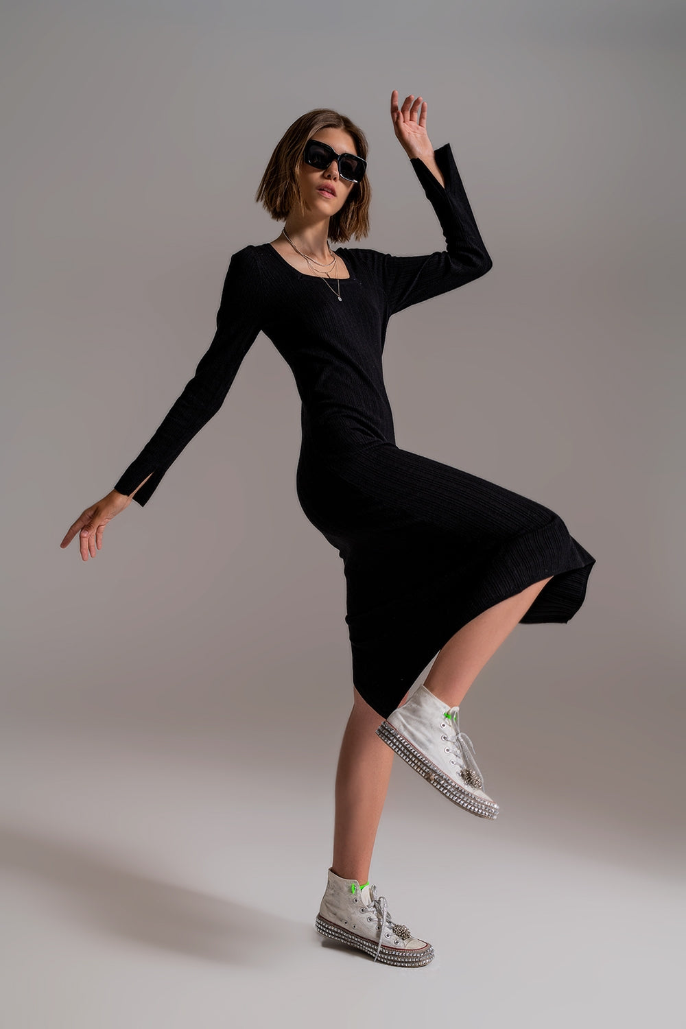 Q2 Robe tricotée midi à encolure carrée en noir