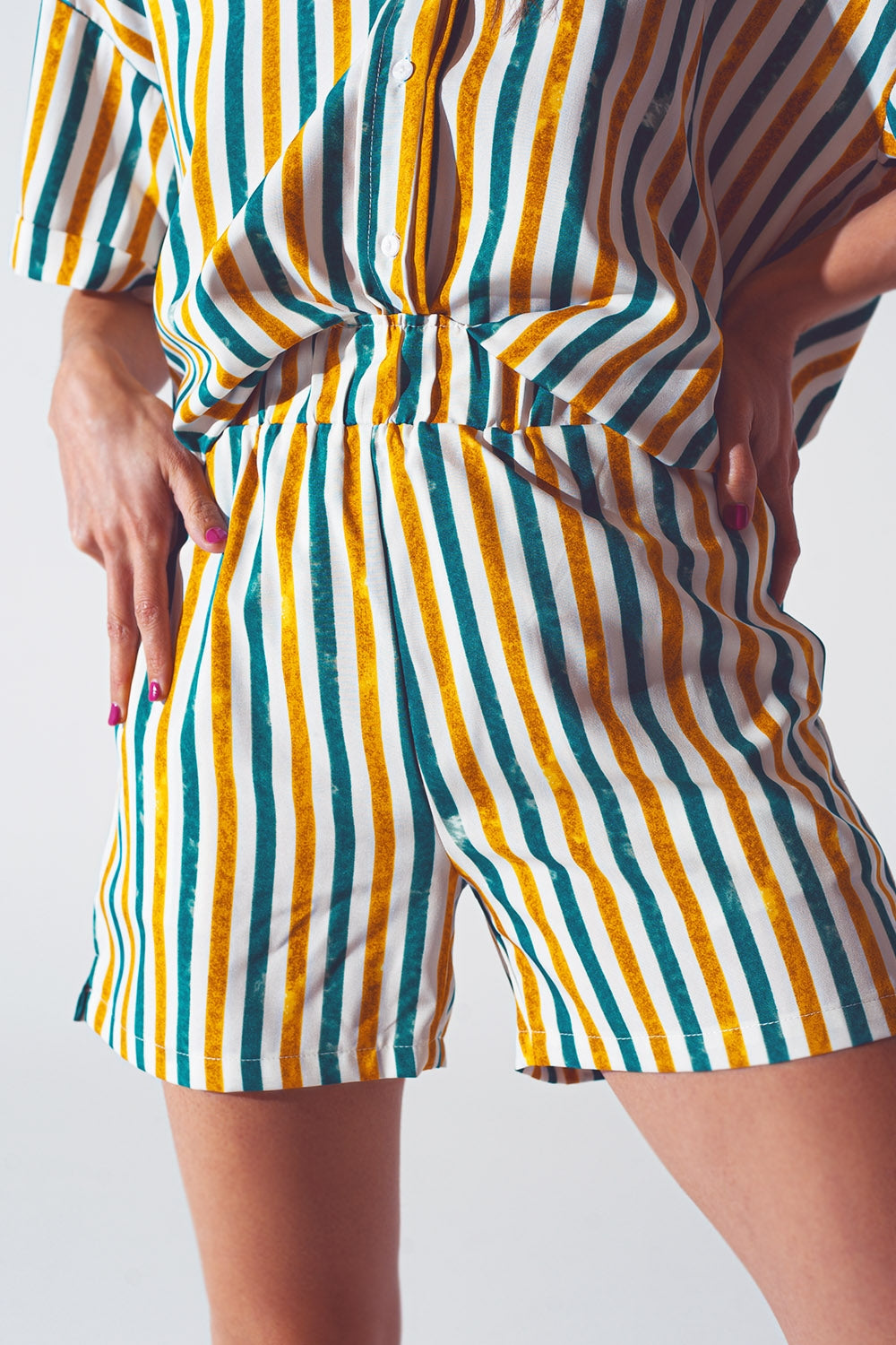 Short à rayures vertes