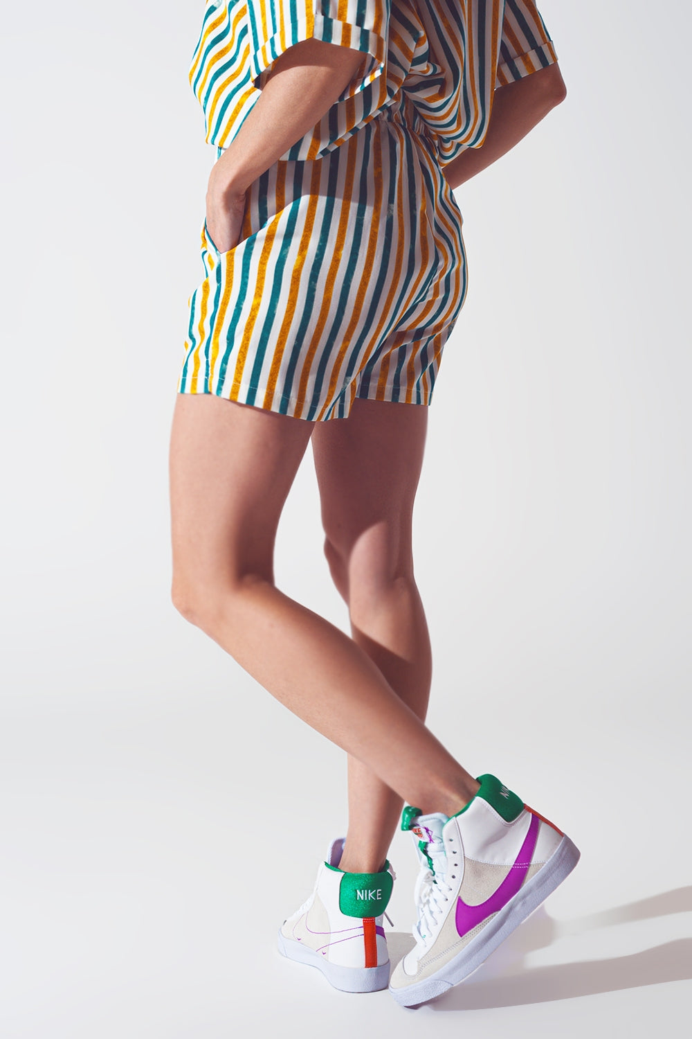 Short à rayures vertes