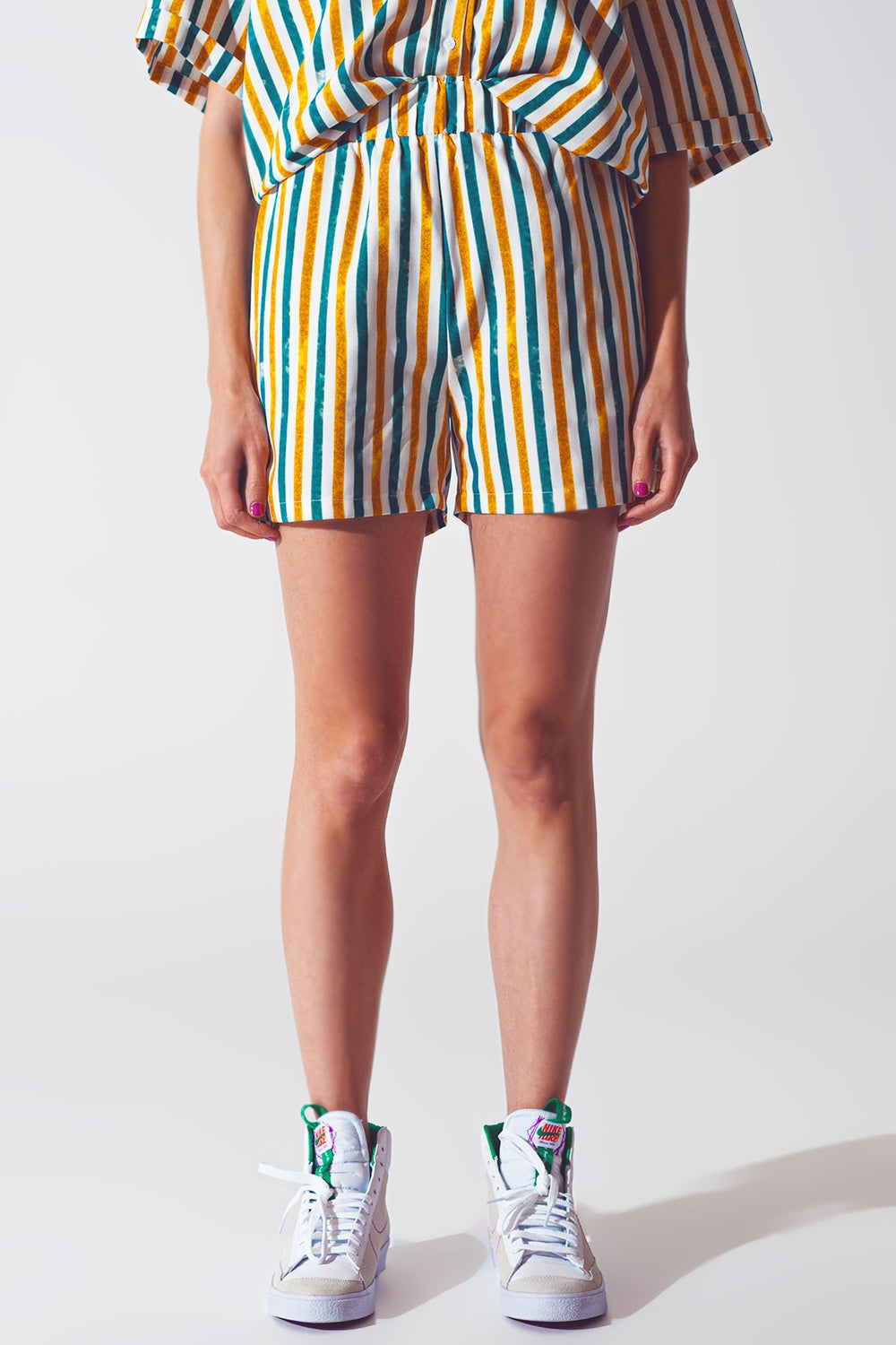 Short à rayures vertes