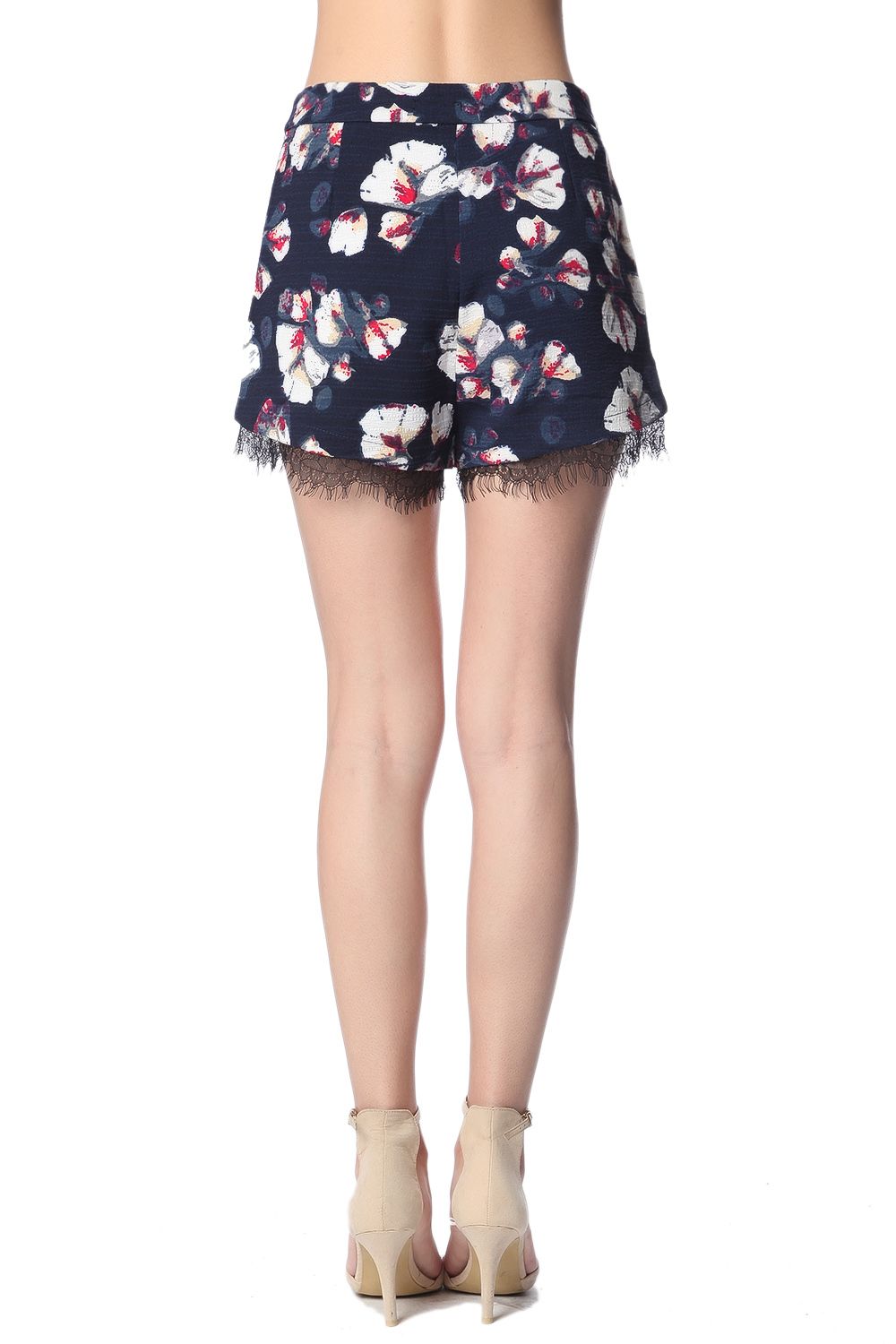 Short bleu marine à imprimé fleurs avec détail en dentelle
