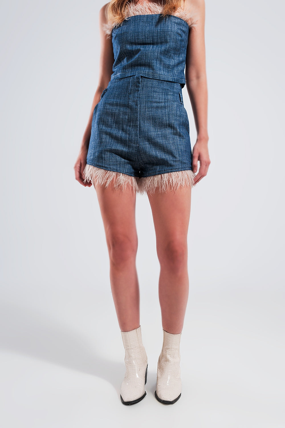 Q2 Short de costume avec ourlet à plumes synthétiques en bleu