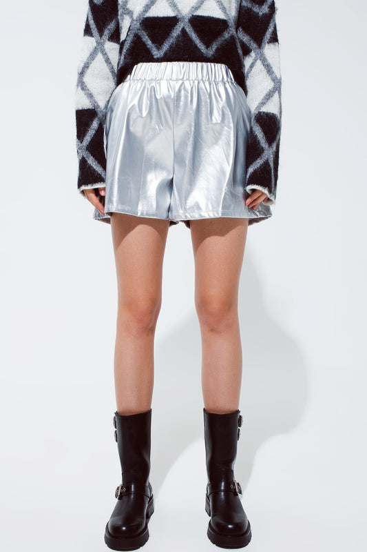 Q2 Short en cuir argenté métallisé
