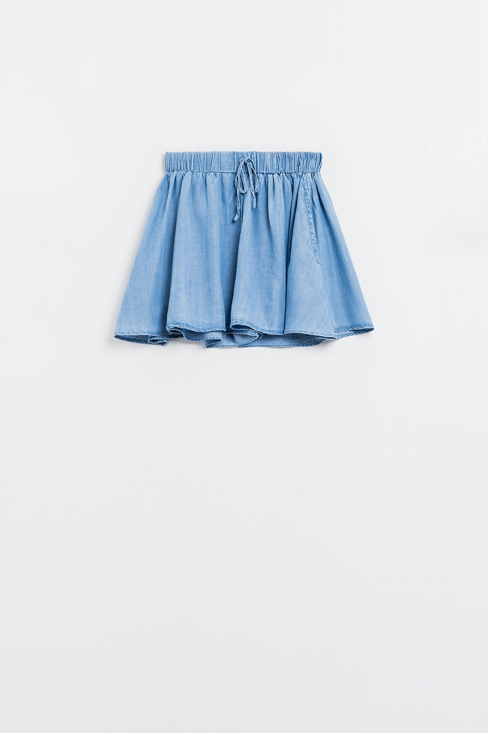 Short en Tencel fluide avec poches latérales