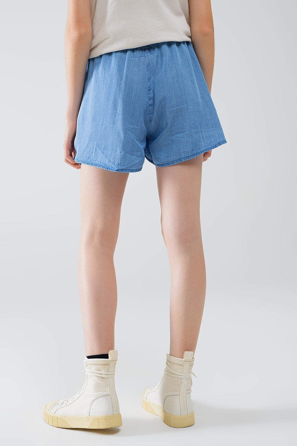 Short en Tencel fluide avec poches latérales
