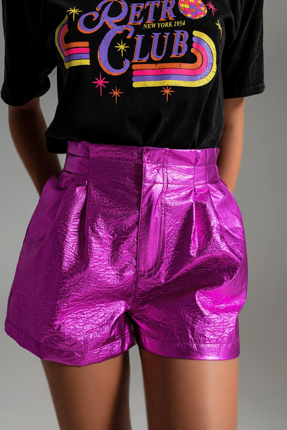 Shorts métalliques avec pince avant en fuchsia