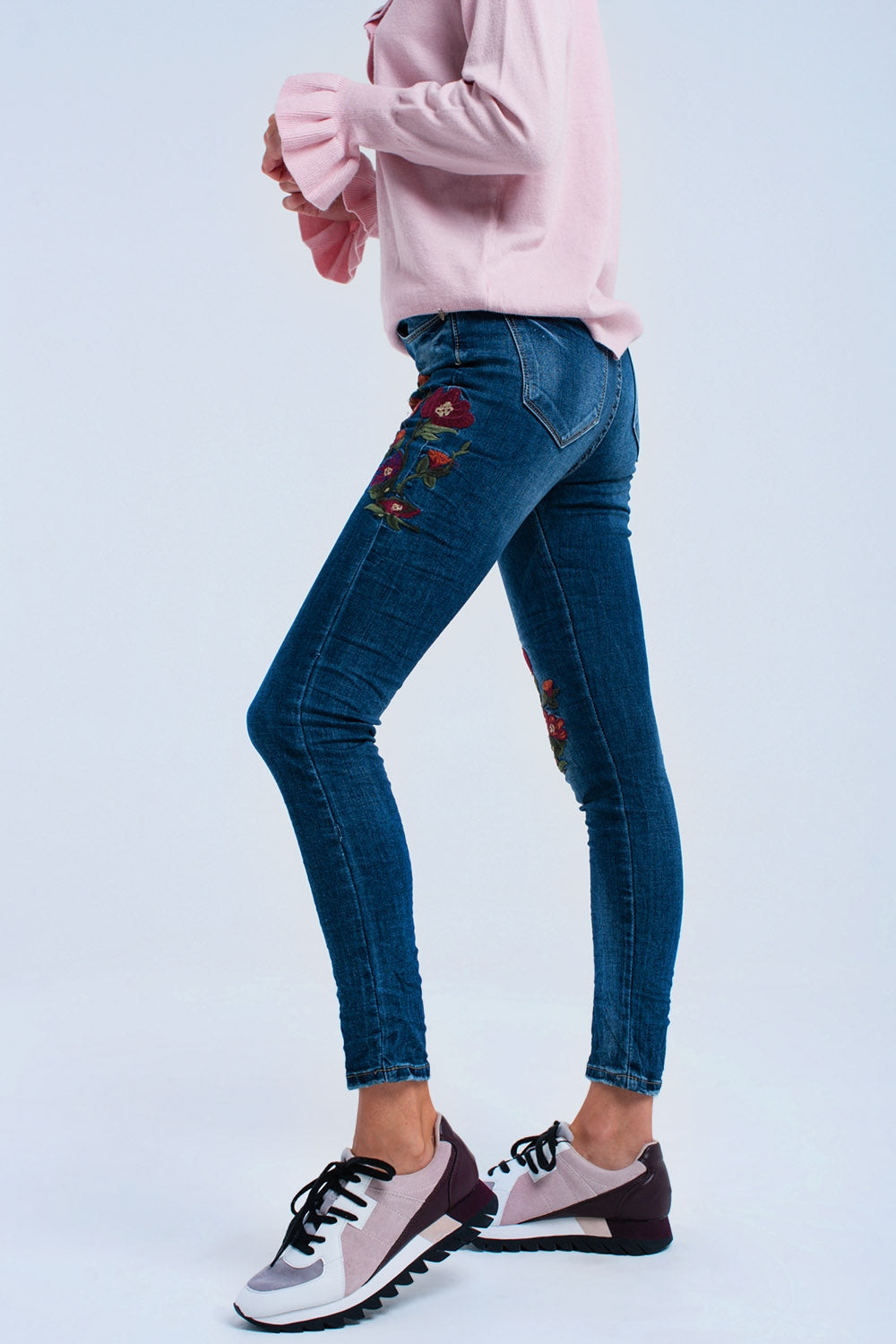 Skinny jean avec fleurs