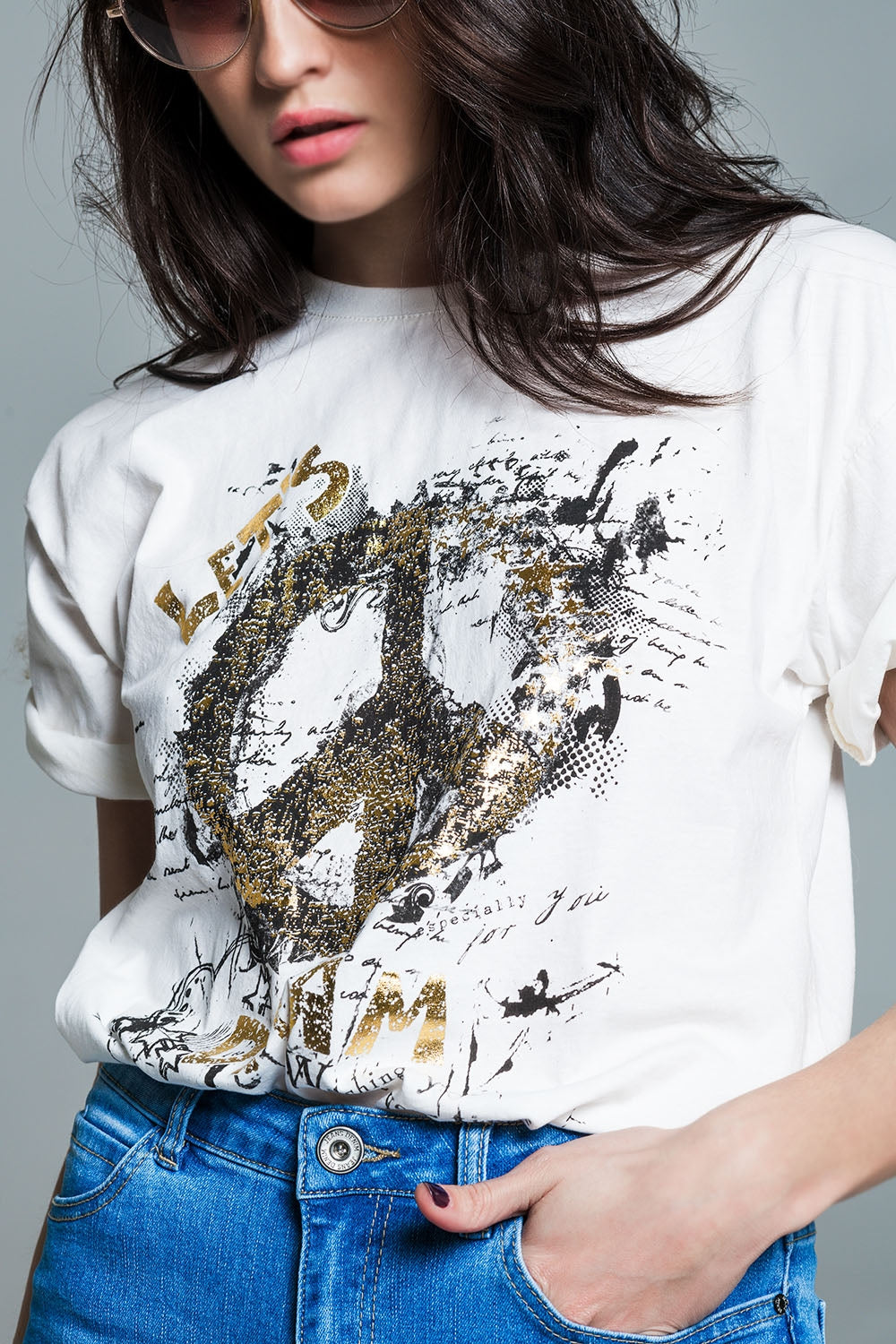T-shirt à manches courtes avec motif graphique Peace Sign sur le devant en crème