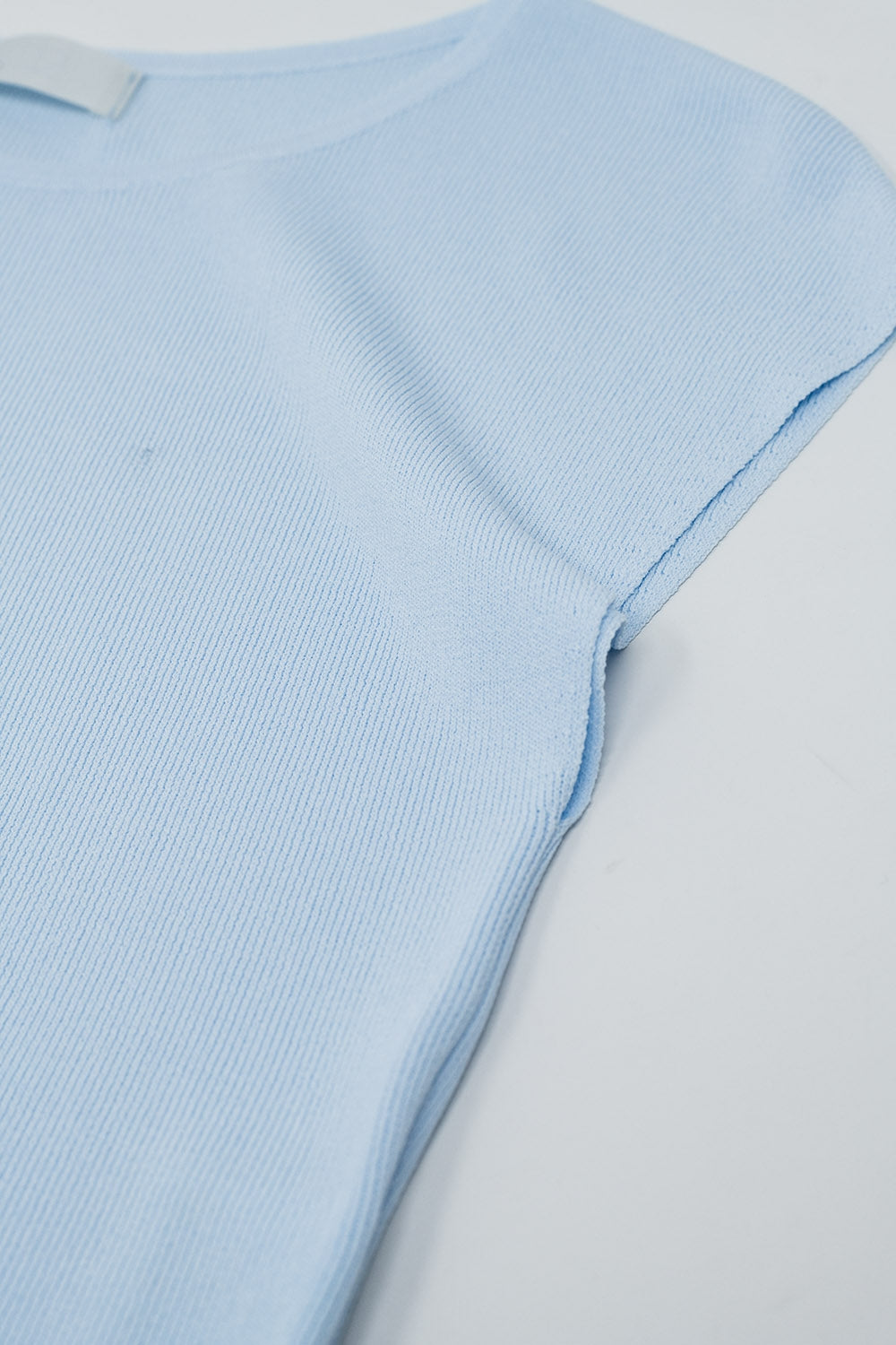 T-shirt à manches courtes en tricot croisé en bleu