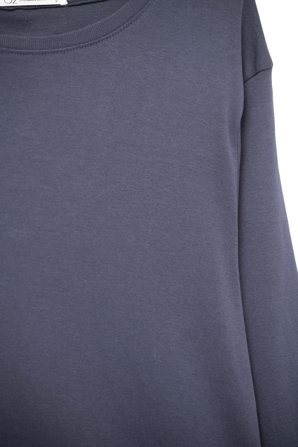 T-Shirt à manches longues bleu marine avec large col ras du cou