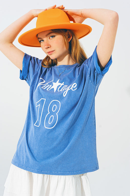 Q2 T-Shirt avec Texte Vintage 18 en Bleu
