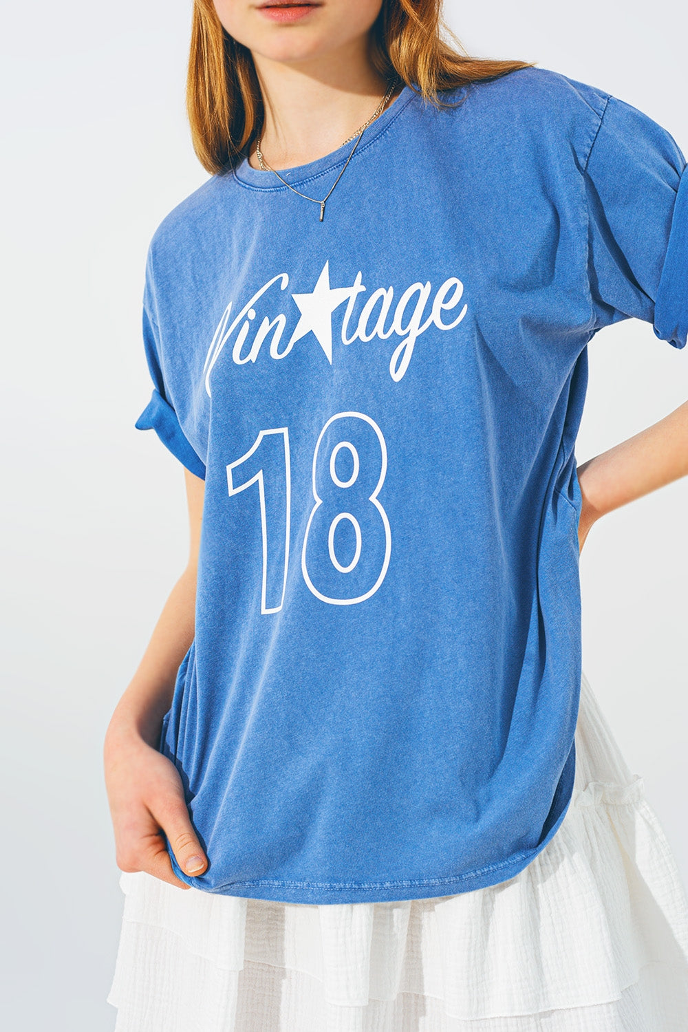 T-Shirt avec Texte Vintage 18 en Bleu