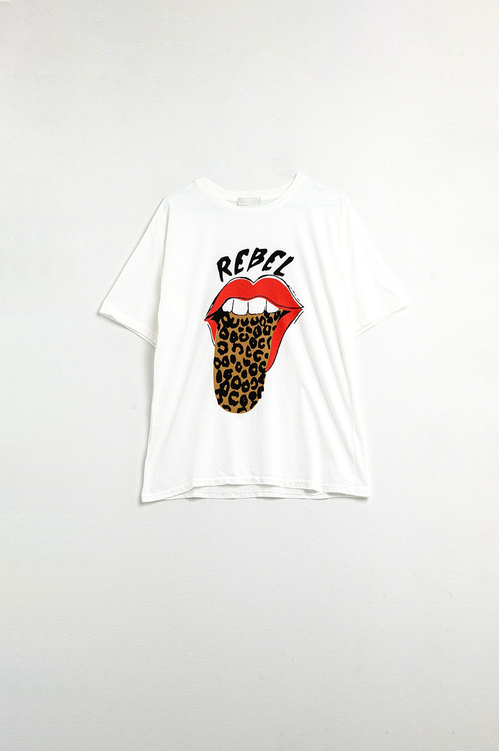 T-shirt blanc décontracté avec imprimé graphique Rebel et Lips