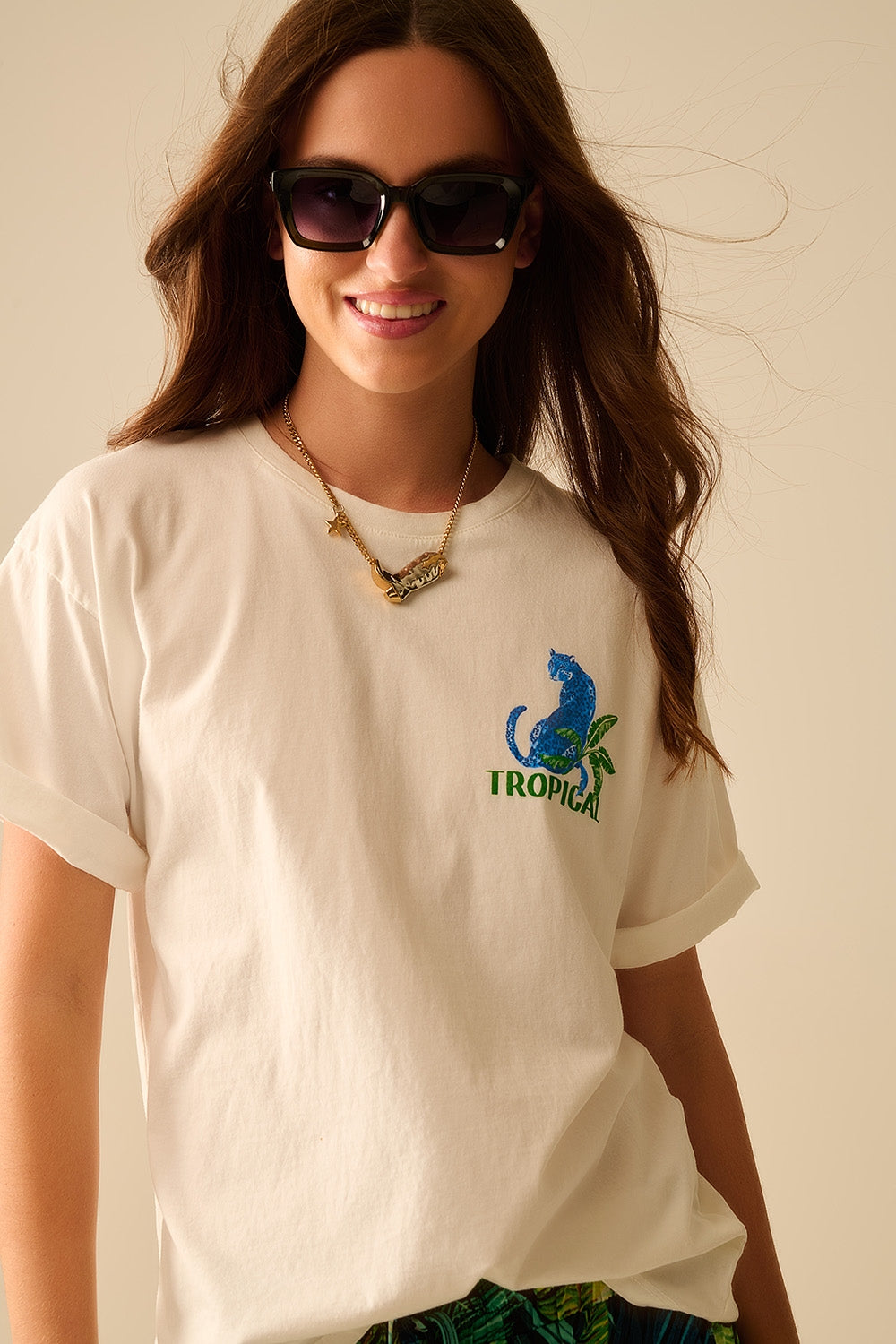 T-shirt blanche fabriquée en Italie avec imprimé graphique tropical
