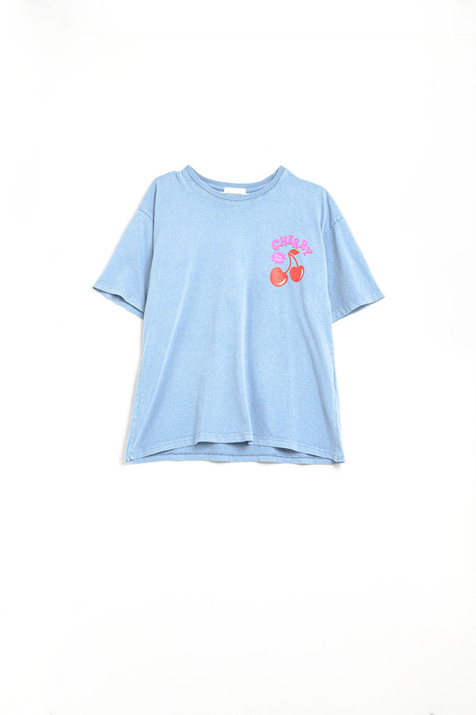 Q2 T-shirt bleu avec cerise dans le logo et les lettres