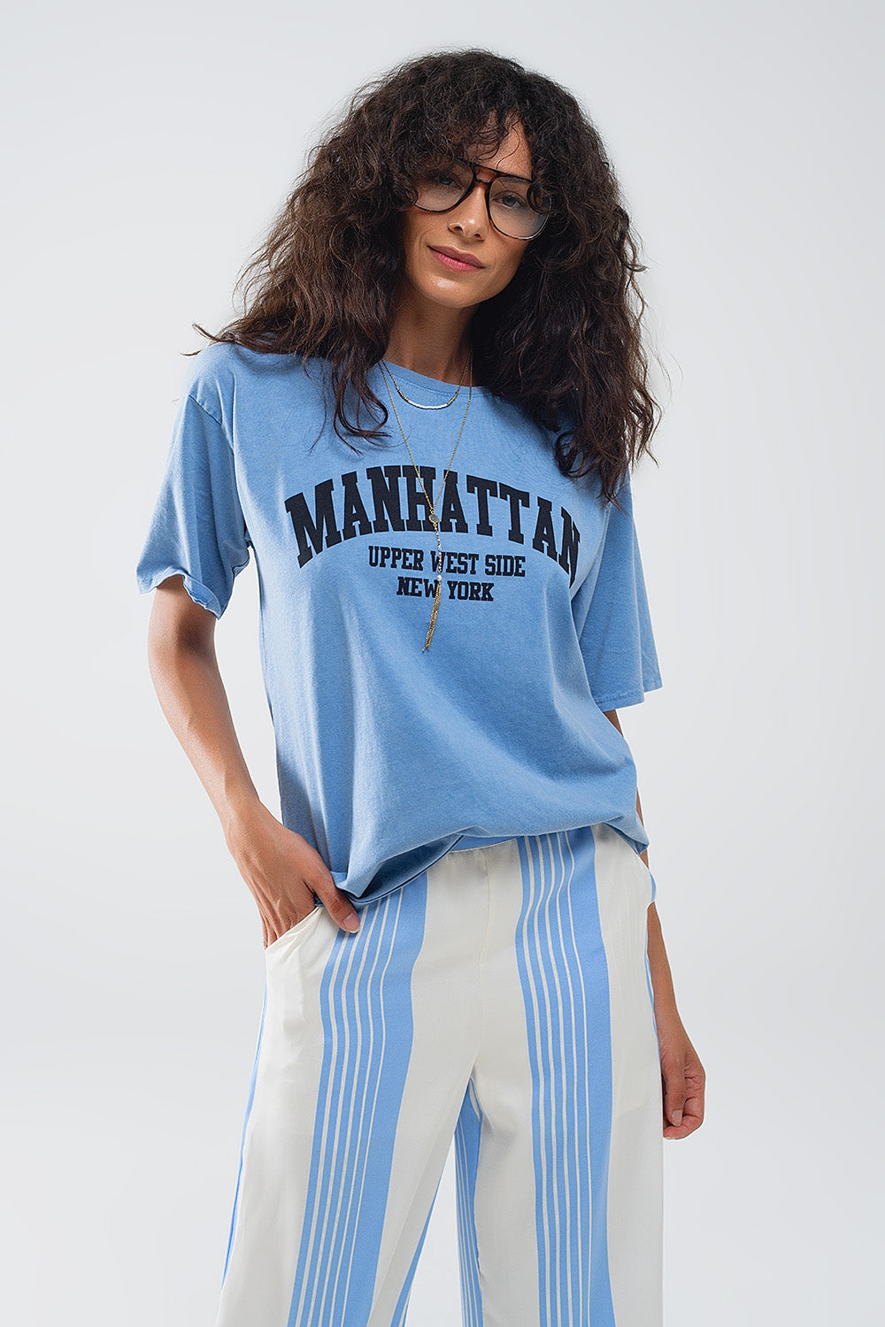 Q2 T-shirt bleu avec texte manhattan