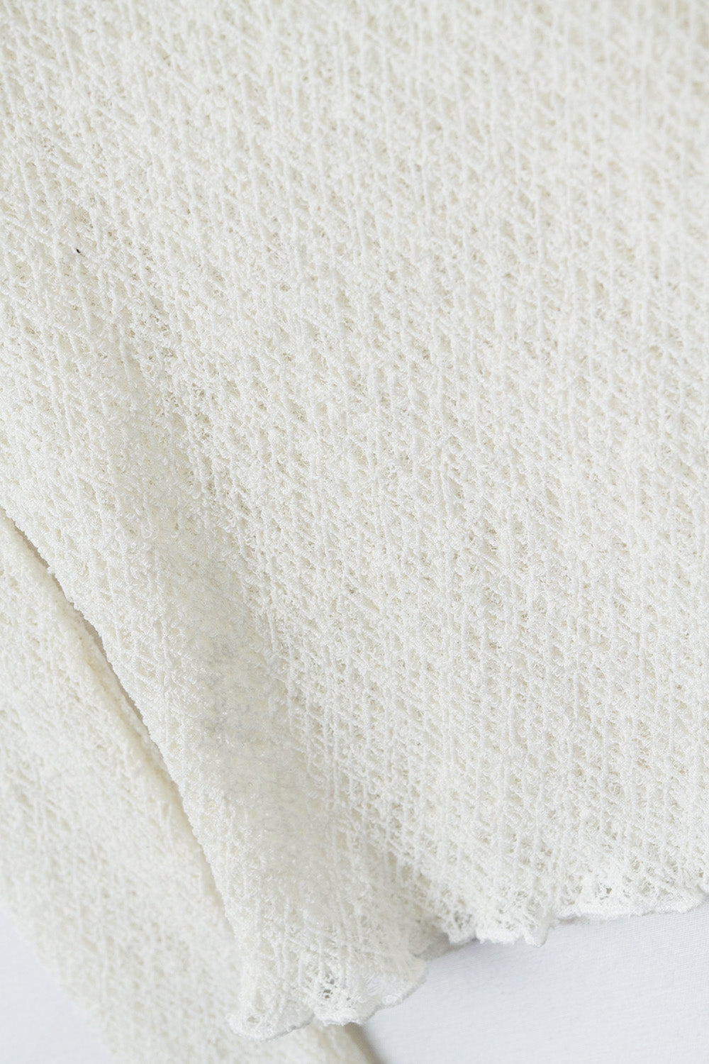 t-shirt crème évasé à manches longues en dentelle