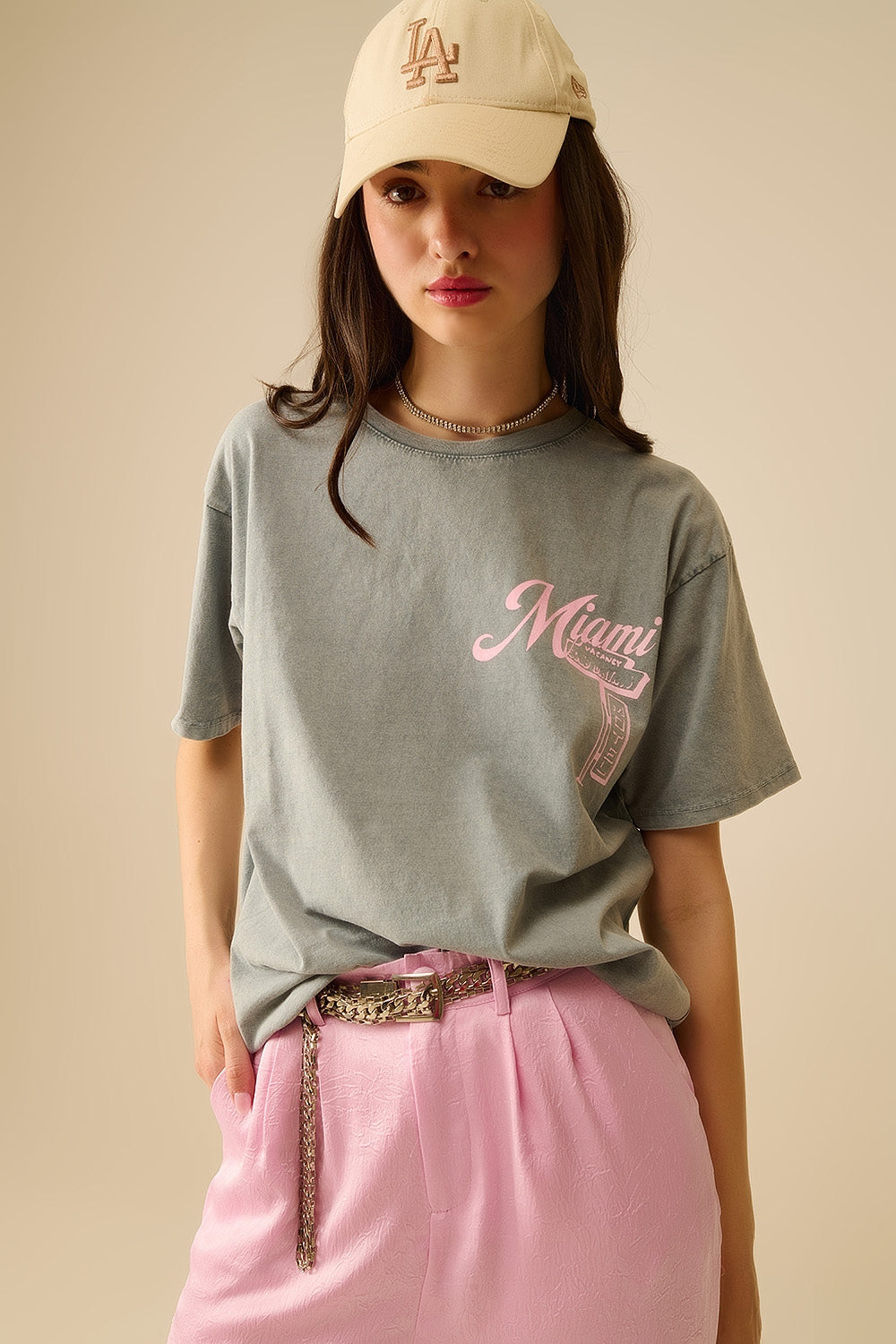 Q2 T-shirt gris avec logo Miami imprimé en rose
