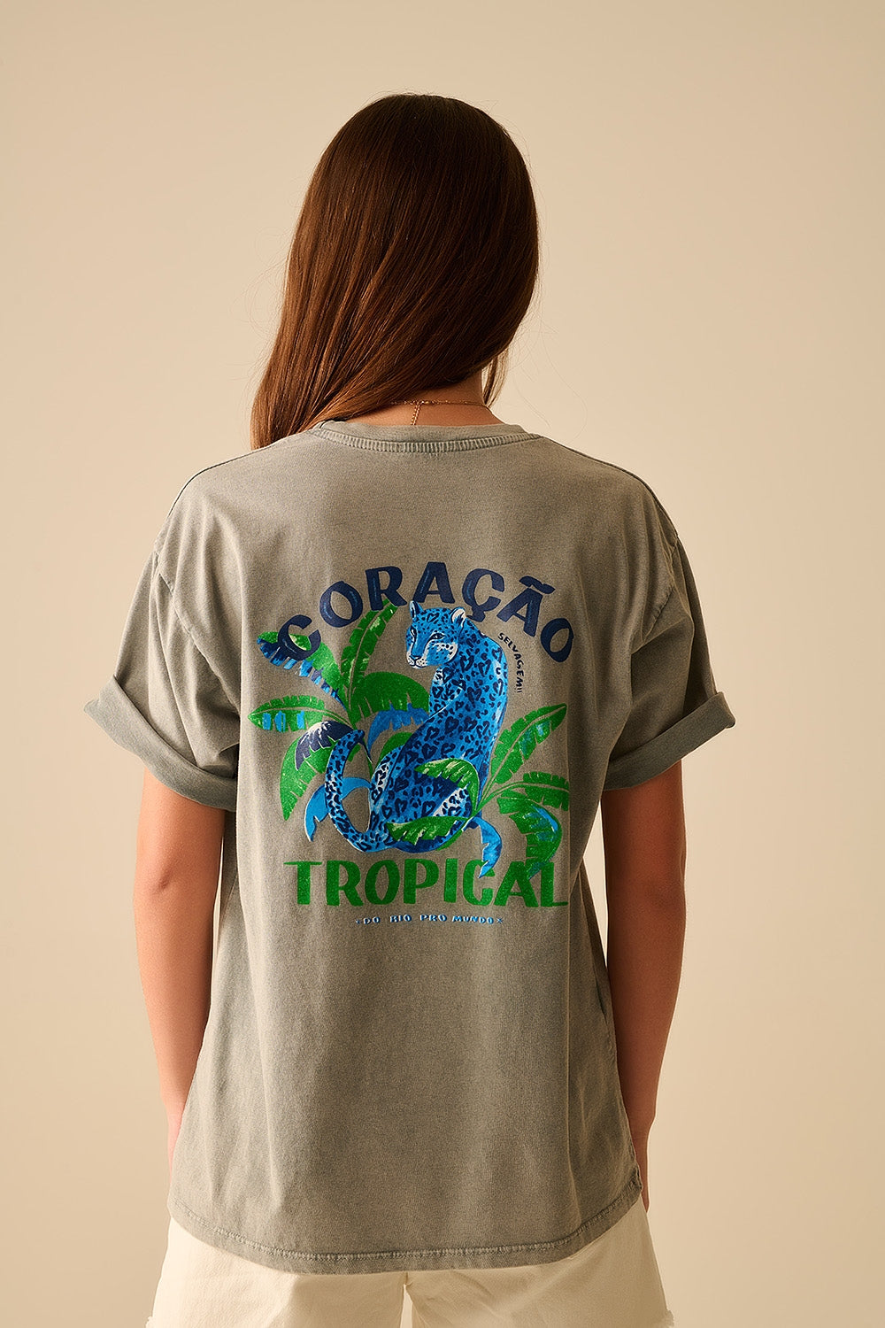 T-shirt gris fabriqué en Italie avec imprimé graphique tropical