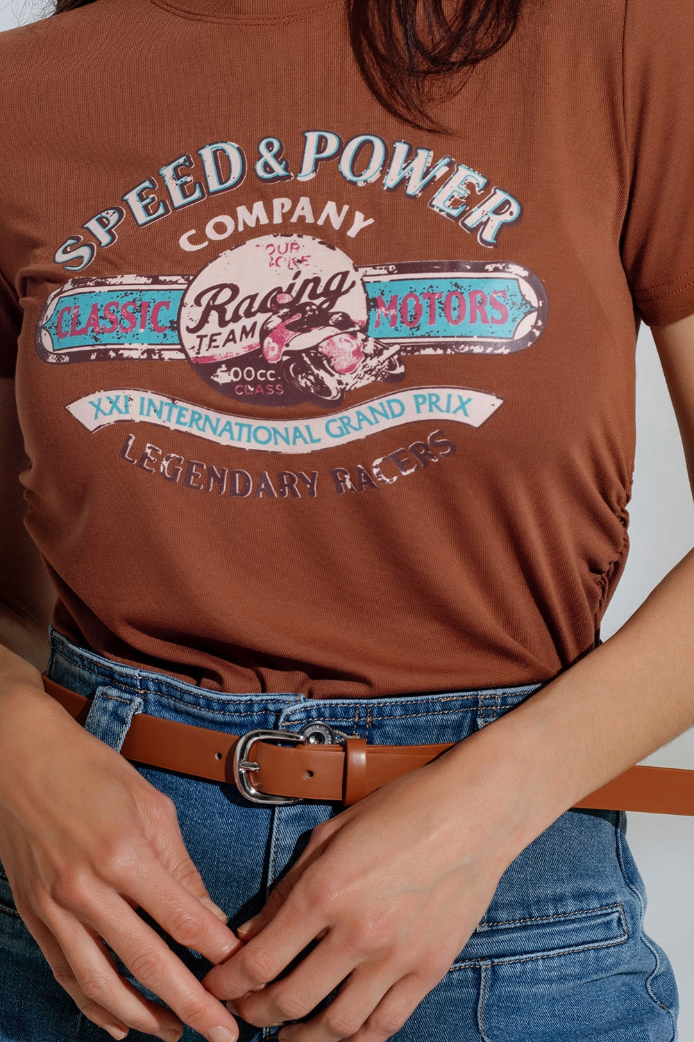 T-shirt marron à col ras du cou et imprimé graphique