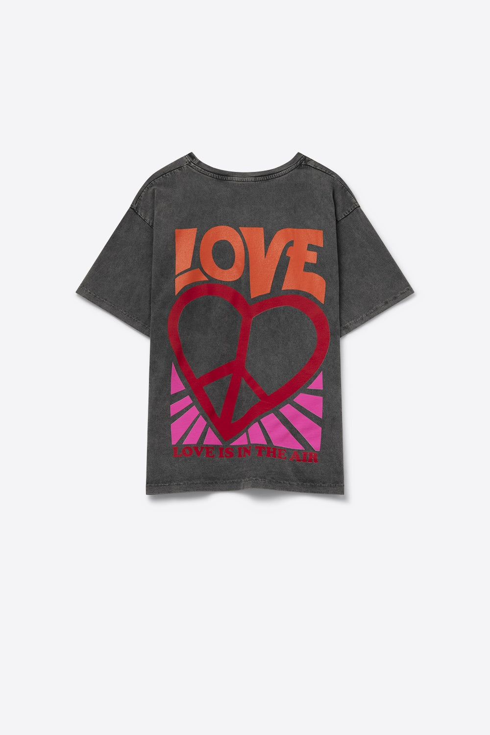 T-shirt noir avec le logo "L'amour est l'air" et le cœur avec "Paix"