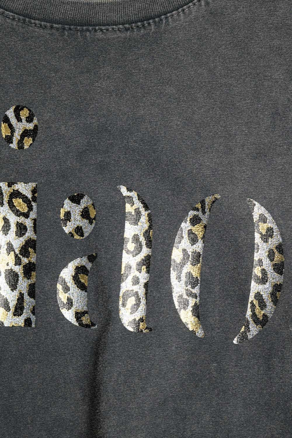 T-shirt noir décontracté délavé avec Ciao en imprimé léopard