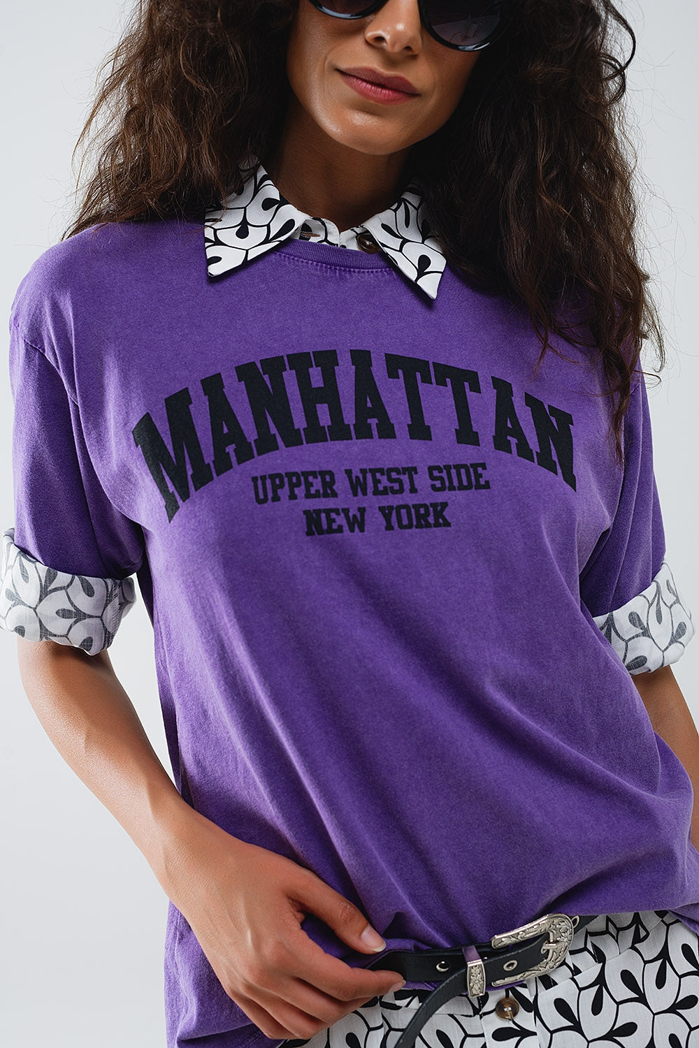 T-shirt violet avec texte manhattan