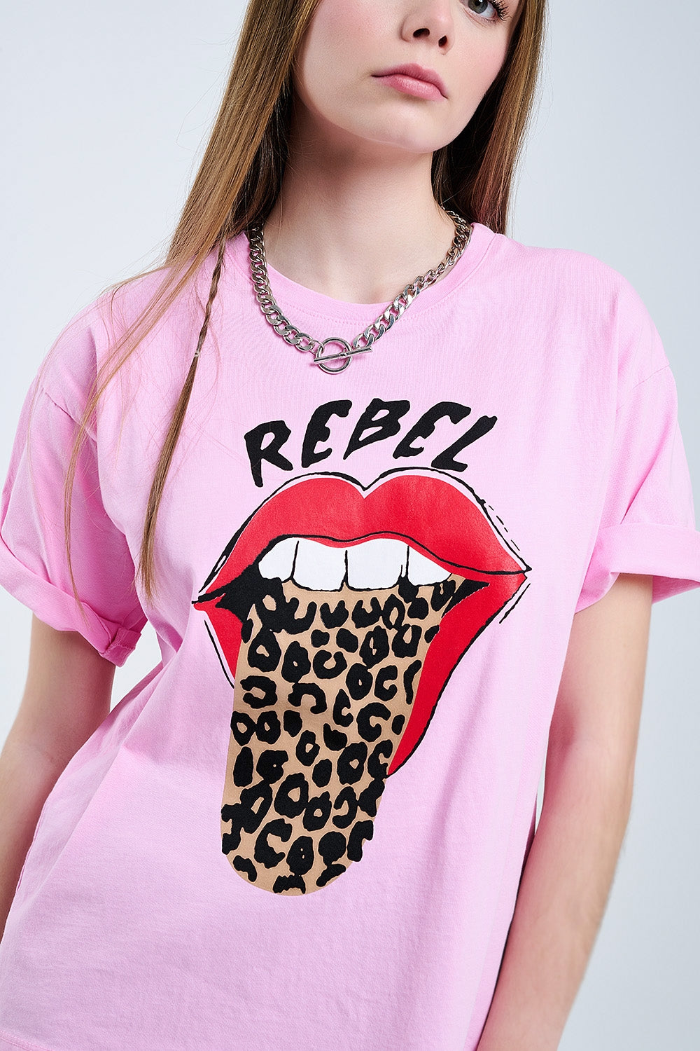 Tee-shirt graphique rose Rebel avec languette imprimée léopard