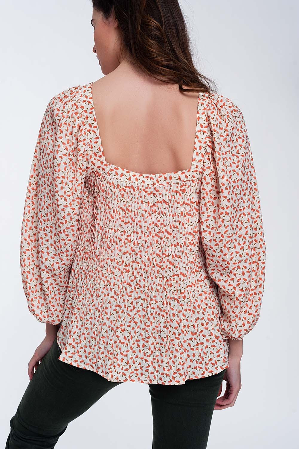 Top à fleurs avec manches bouffantes et encolure carrée corail