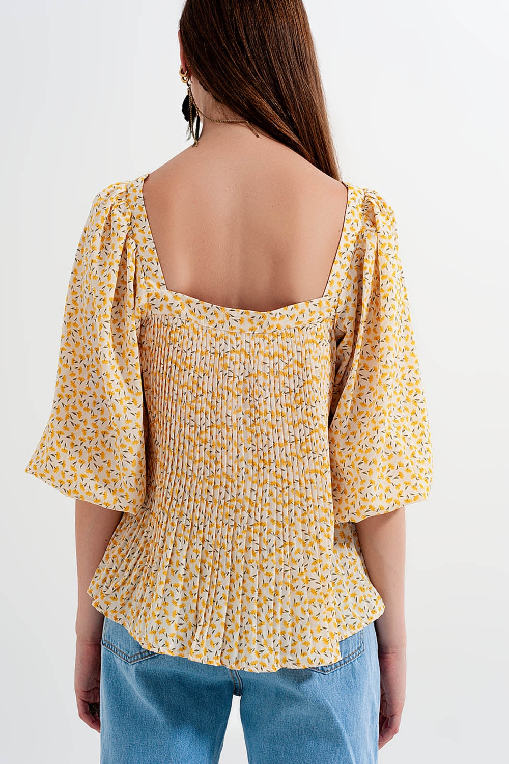 Top à fleurs avec manches bouffantes et encolure carrée jaune