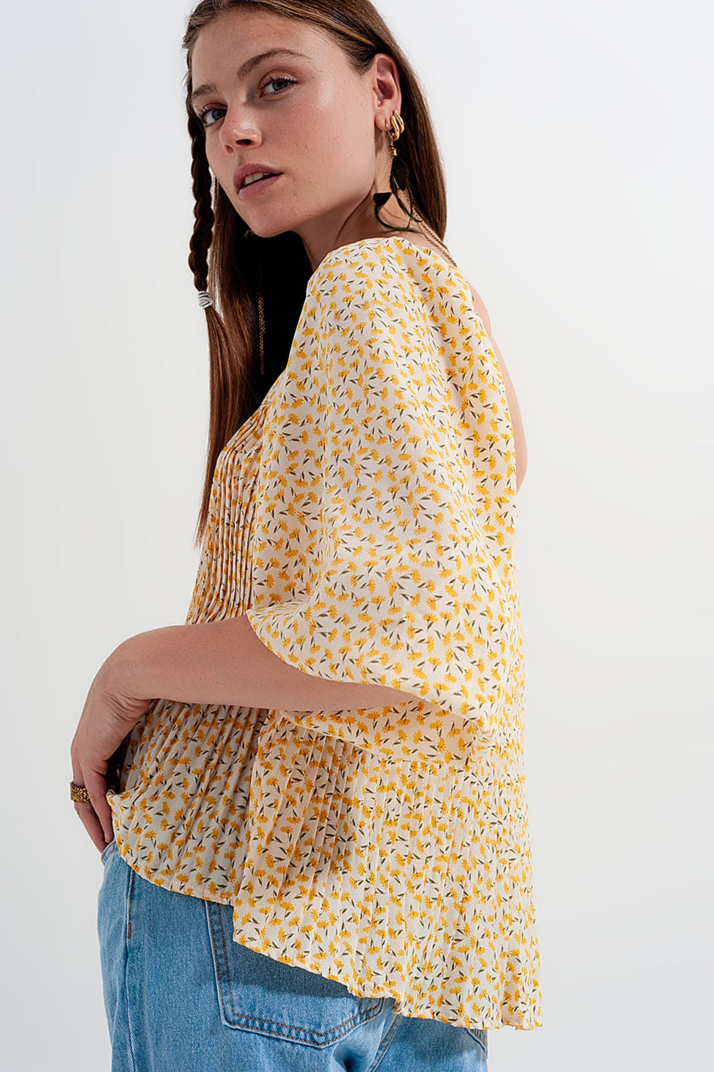 Top à fleurs avec manches bouffantes et encolure carrée jaune