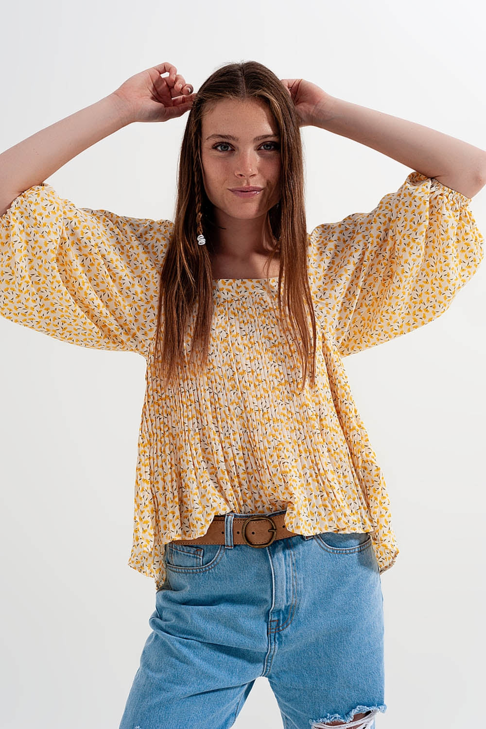 Top à fleurs avec manches bouffantes et encolure carrée jaune