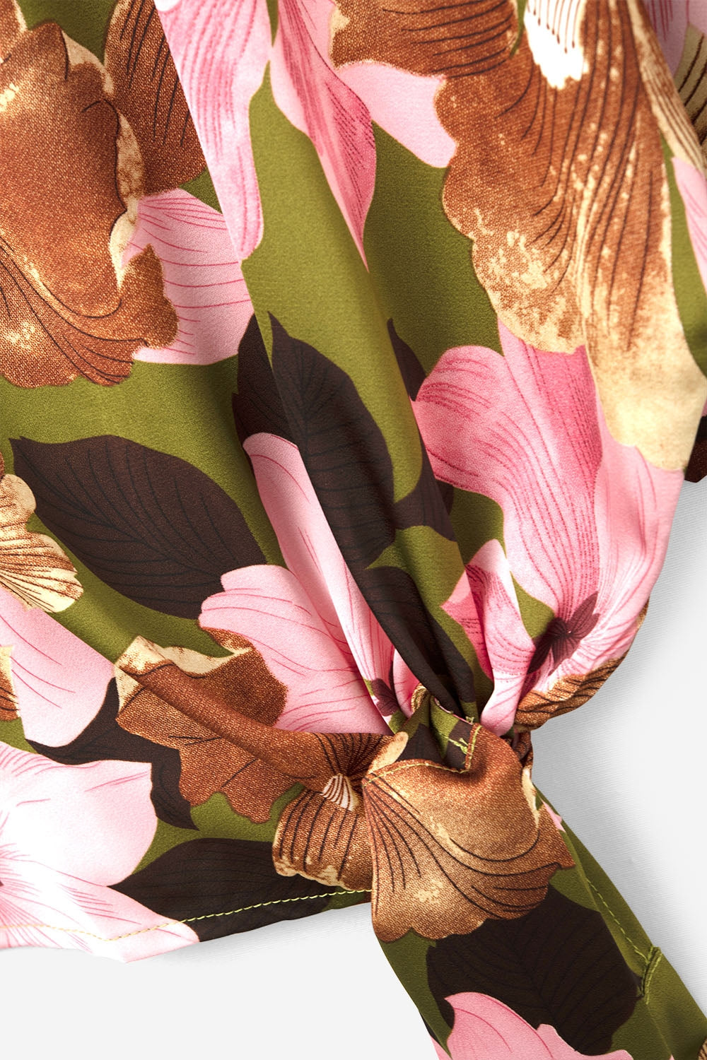 Top à nœud floral sur fond vert en tissu satiné