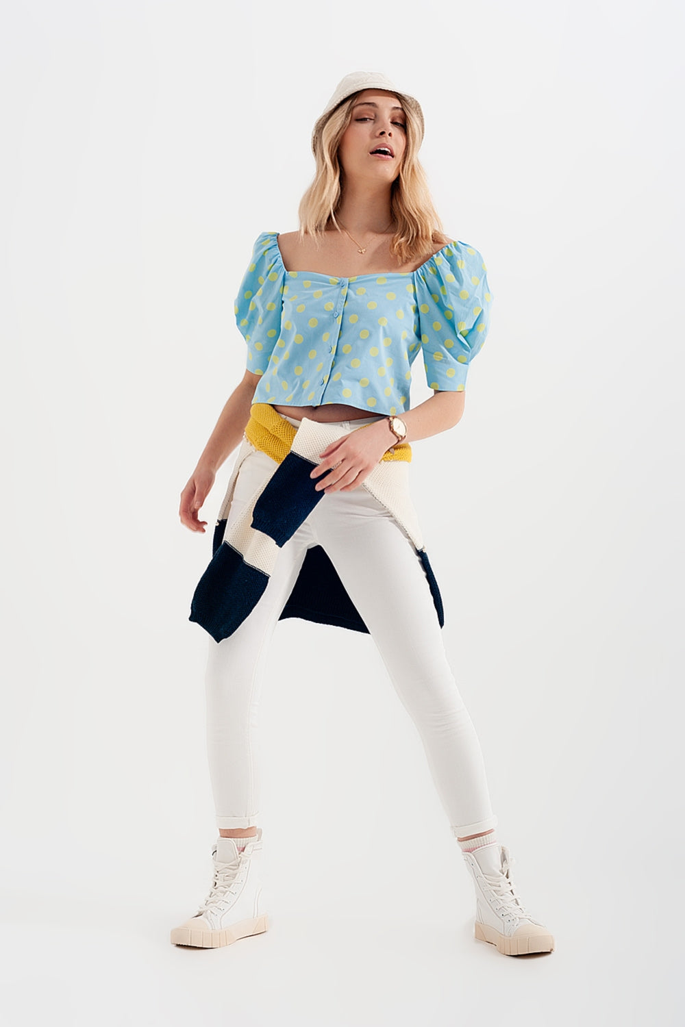 Top à pois avec manches bouffantes et encolure carrée bleu et vert