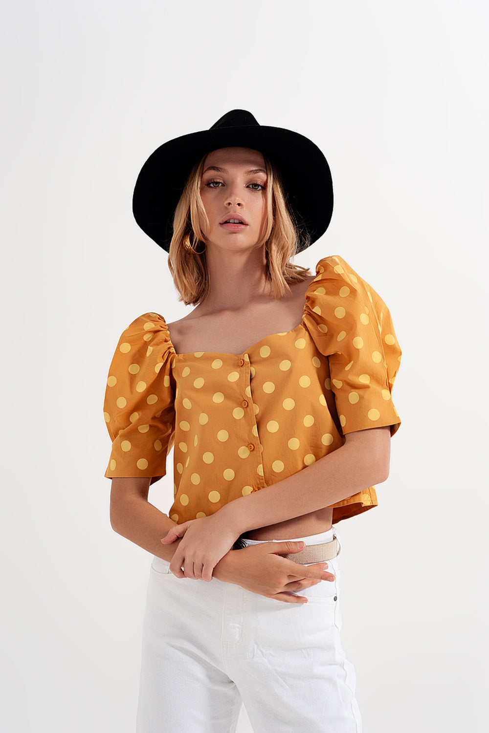 Top à pois avec manches bouffantes et encolure carrée jaue