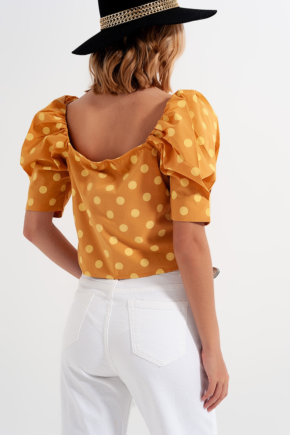 Top à pois avec manches bouffantes et encolure carrée jaue