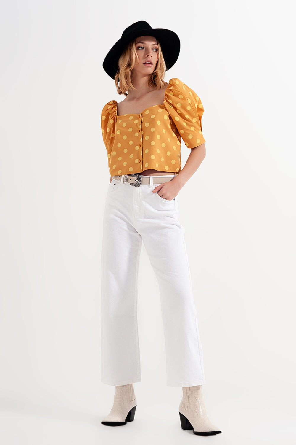 Top à pois avec manches bouffantes et encolure carrée jaue